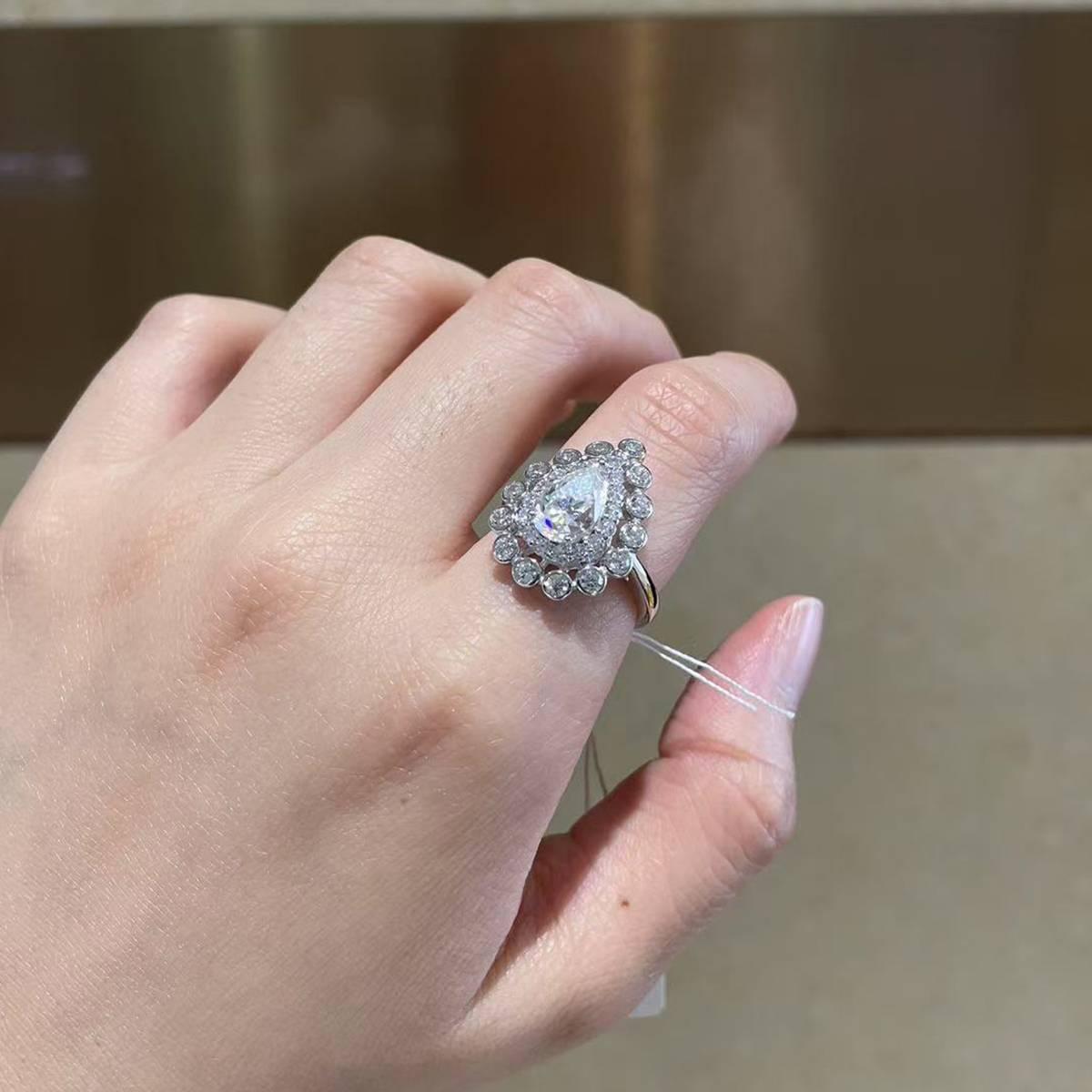 水滴女戒S925银镀白金定制选款主石莫桑钻1.5ct/副石高碳钻